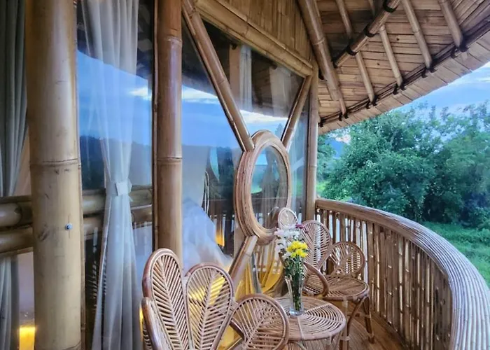 Manta Family Sidemen Villa Selat